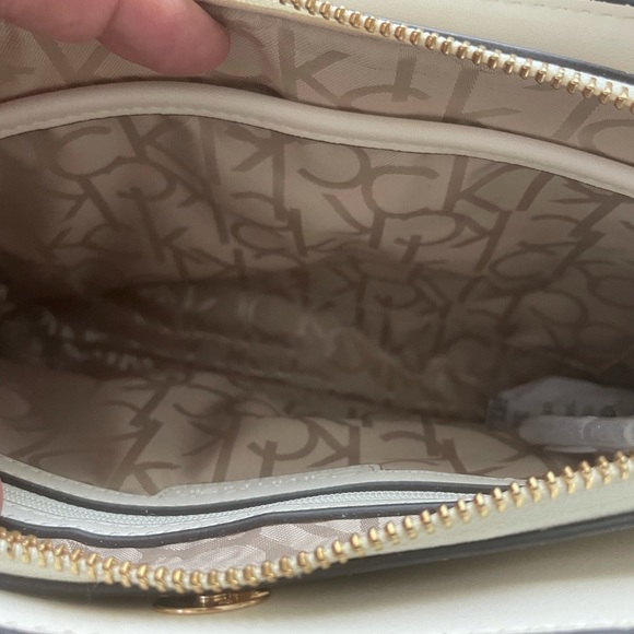 NWOT Calvin Klein Signature Crossbody Shoulder Bag - Picture 10 of 15